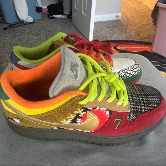 Athletic_Shoes